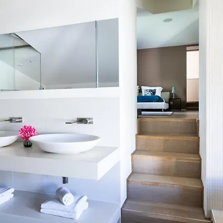 Sleeps 12 *