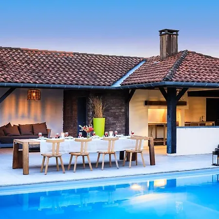Sleeps 12 *