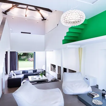 Sleeps 12 וילה