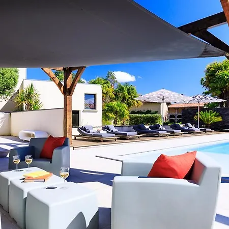 Sleeps 12