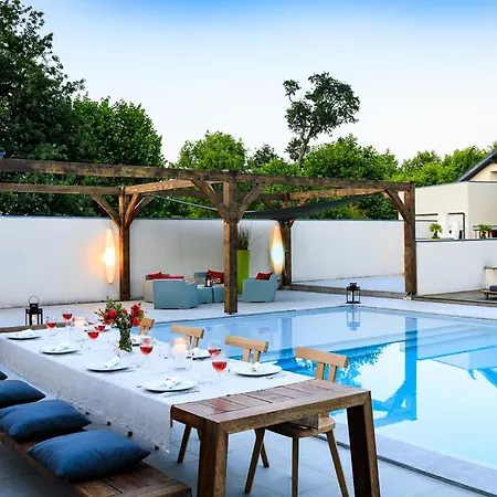 Sleeps 12