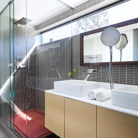 Sleeps 12 Saubrigues